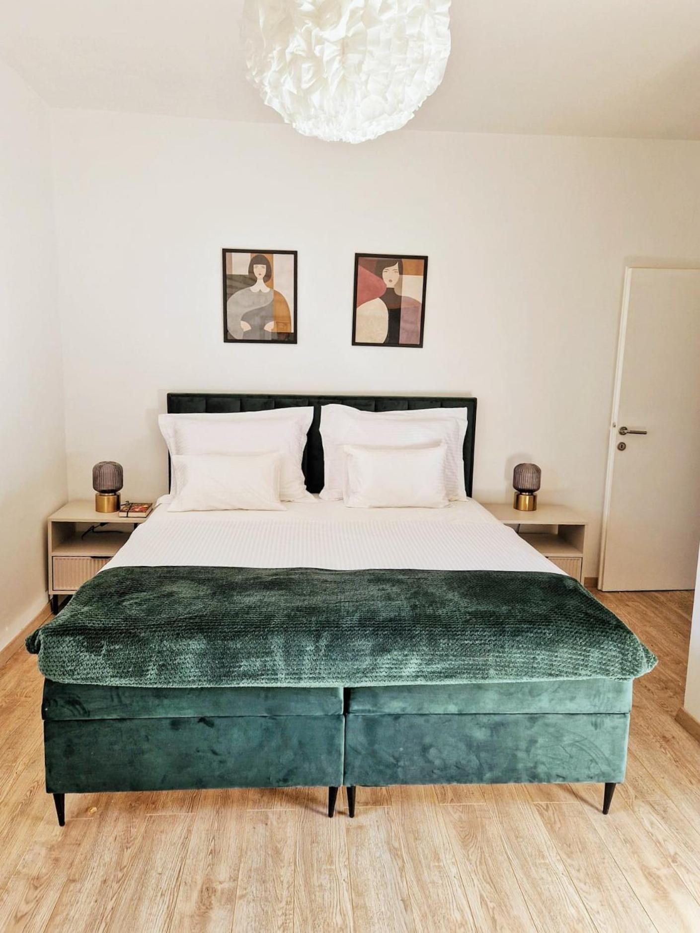 Blue Promenade Apartment *