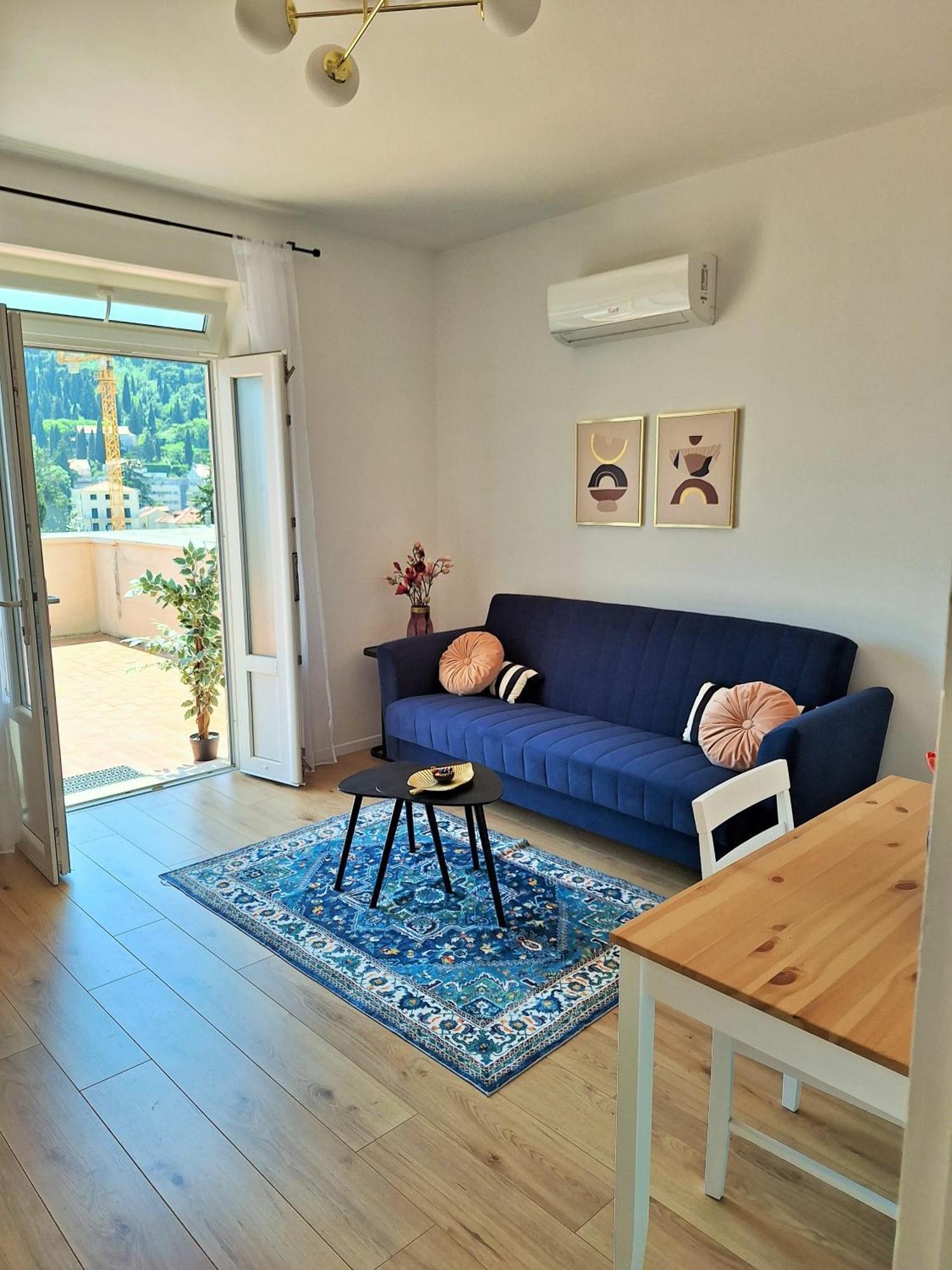 Blue Promenade Apartment