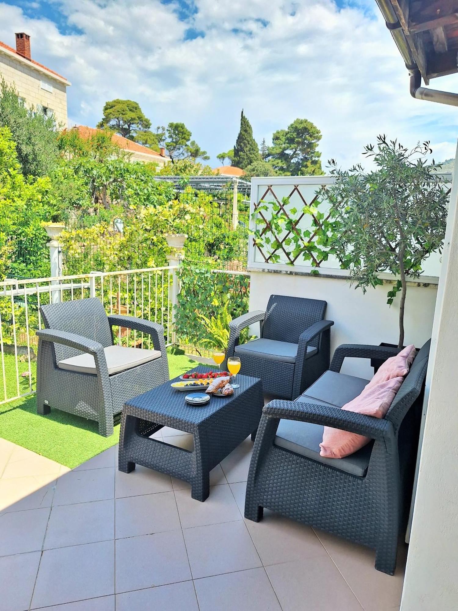 Blue Promenade Apartment *