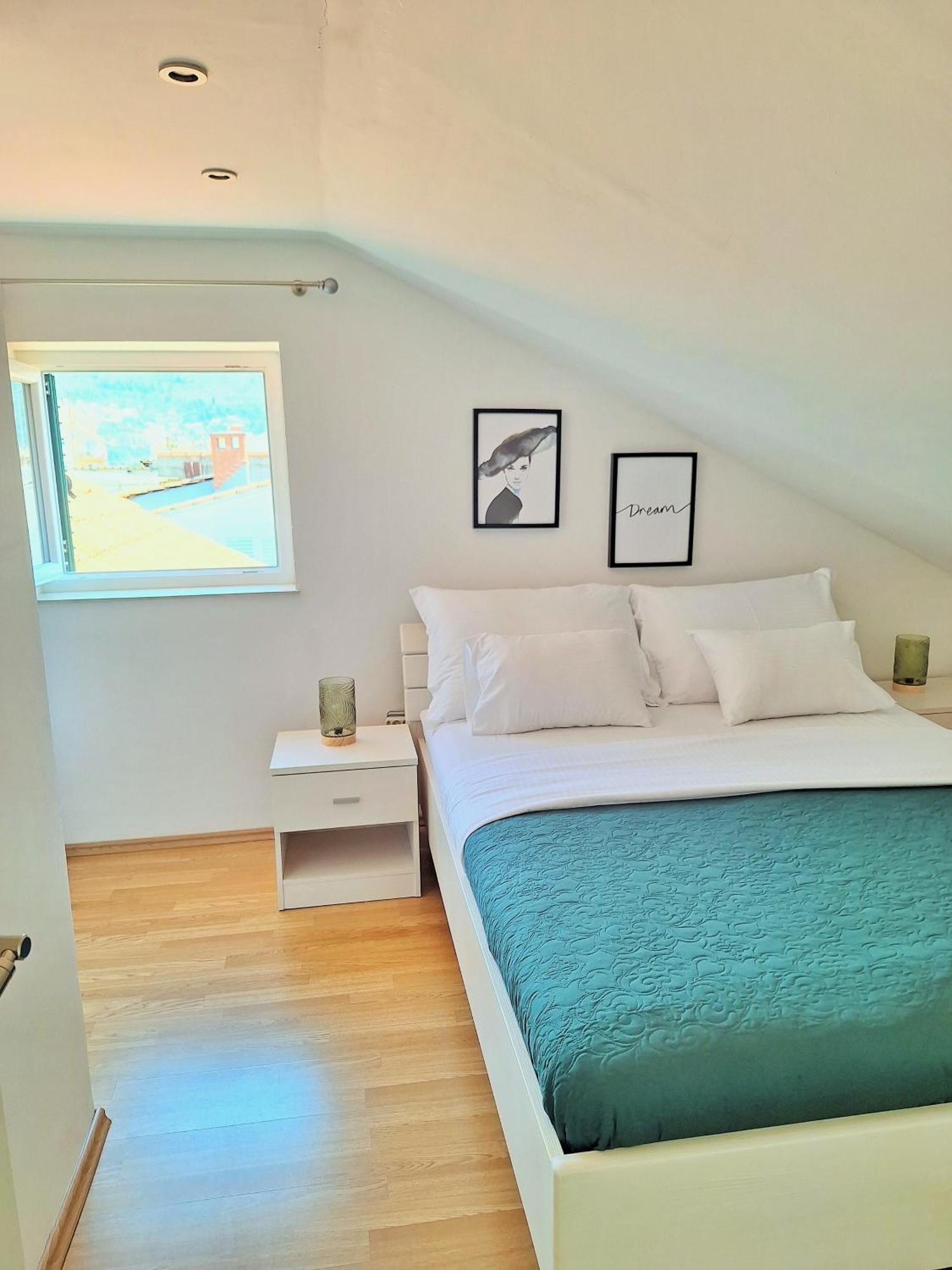 Blue Promenade Apartment